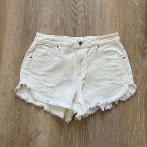 WHITE DISTRESSED SHORTS